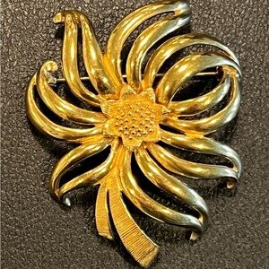 Vintage Monet Gold-tone Flower Brooch